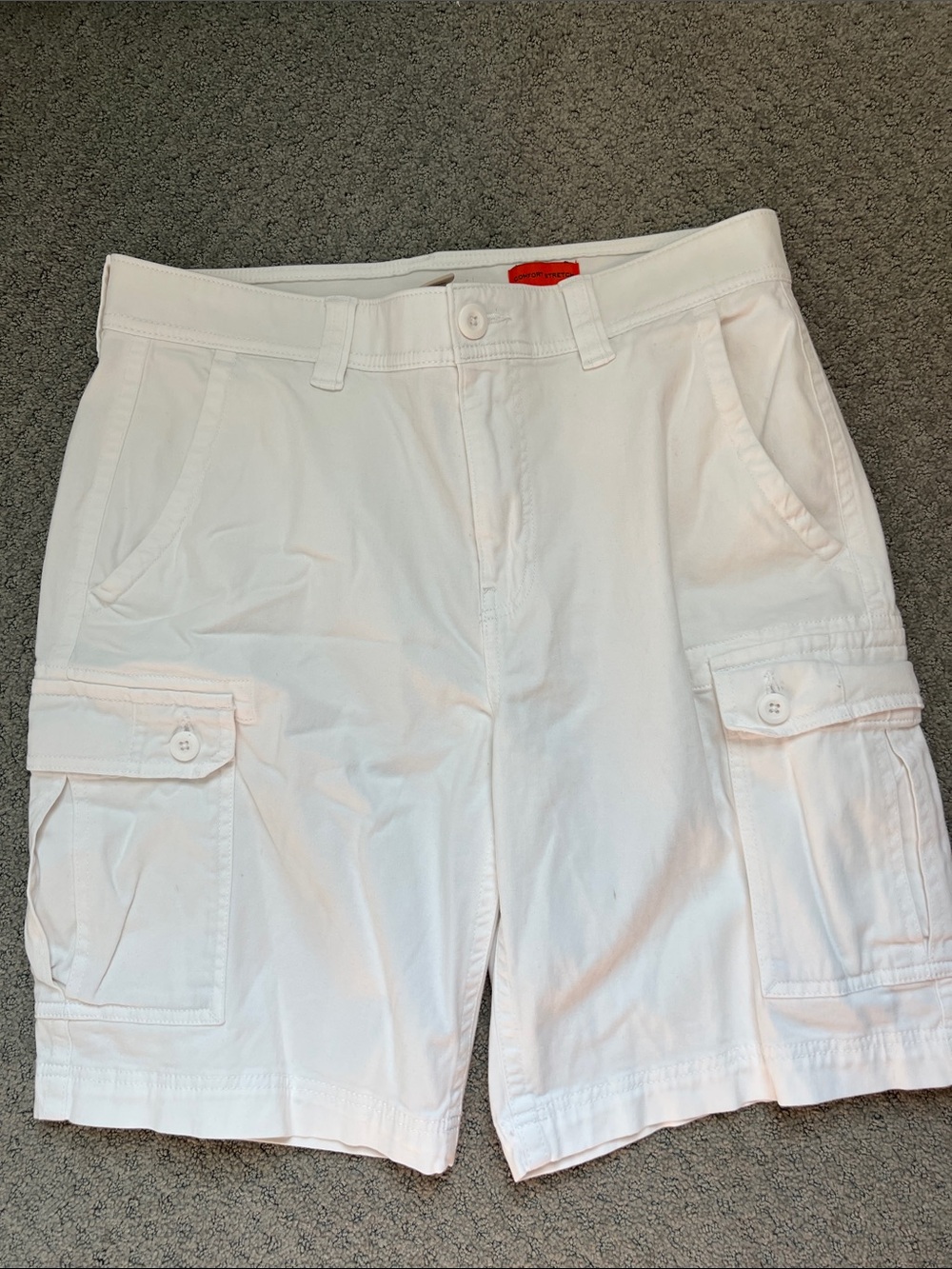 NWOT Men’s 34 waist White Cargo Shorts with Button-Flap Pockets